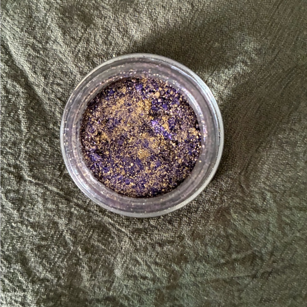 Girogio Armani Eyes to Kill Cream Glitter Eyeshadow purple Purpura